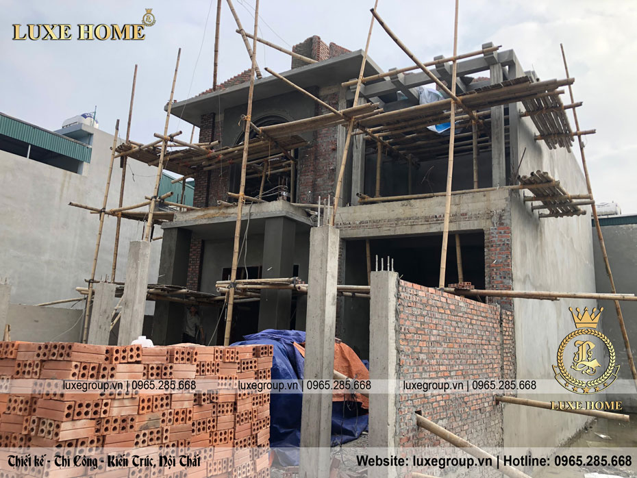 Hình ảnh thi công thực tế mẫu biệt thự 2 tầng mái Thái nhà của anh Khang tại Thanh Hóa